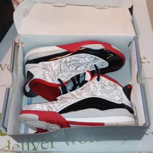 Retro Jordans - Picture 7 of 8